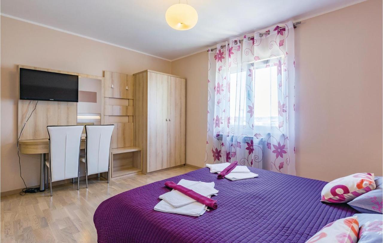 Apartment Zminj I Екстериор снимка